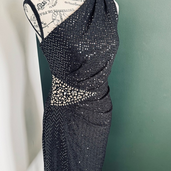 Size 8 Jackie Jon black one shoulder cocktail dress. In excellent condition. - Picture 3 of 9
